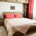 דירה Sunny Central One-bedroom