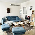 דירה Sunny Central One-bedroom *