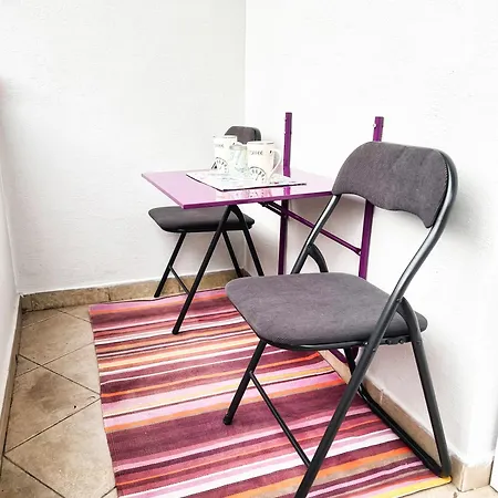 Sunny Central One-bedroom Apartamento *