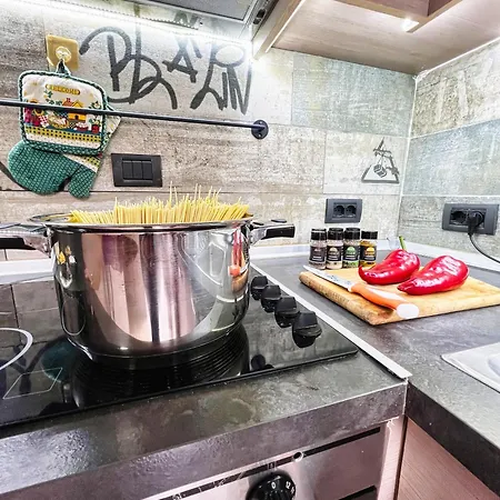 Sunny Central One-bedroom Apartamento