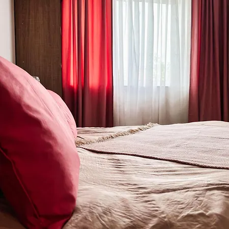 Sunny Central One-bedroom * تيرانا