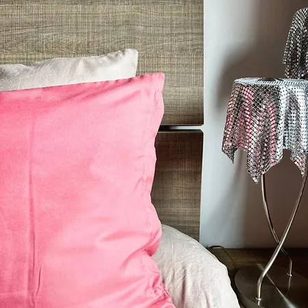 Sunny Central One-bedroom تيرانا